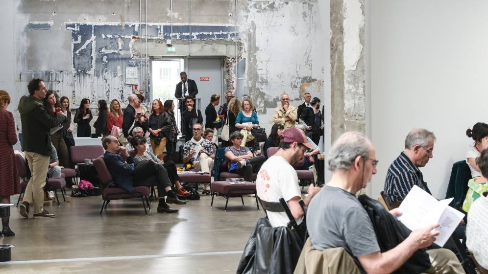 Public au Palais de Tokyo lors de la cinquième édition du Parlement de la photographie en juin 2024.